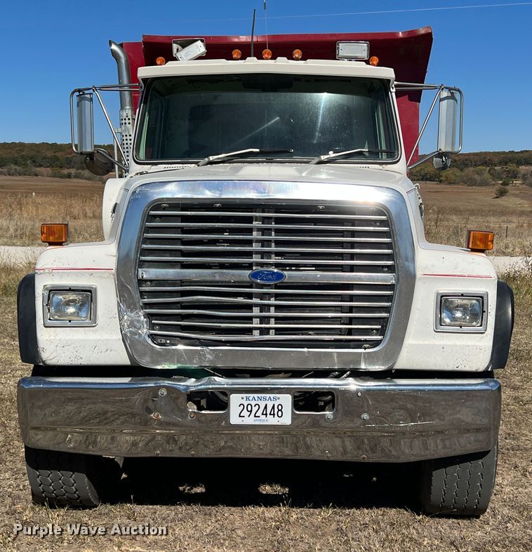 image for item KF9861 1987 Ford L8000  dump truck