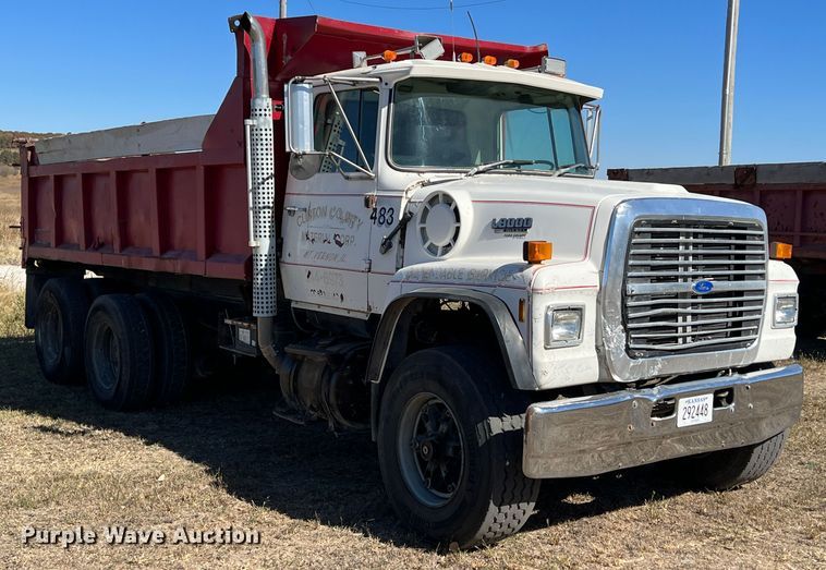 image for item KF9861 1987 Ford L8000  dump truck