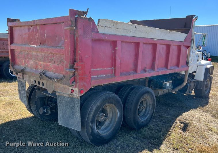 image for item KF9861 1987 Ford L8000  dump truck