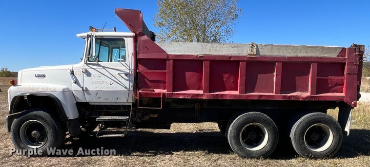 image for item KF9861 1987 Ford L8000  dump truck