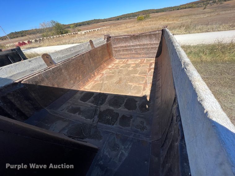 image for item KF9861 1987 Ford L8000  dump truck