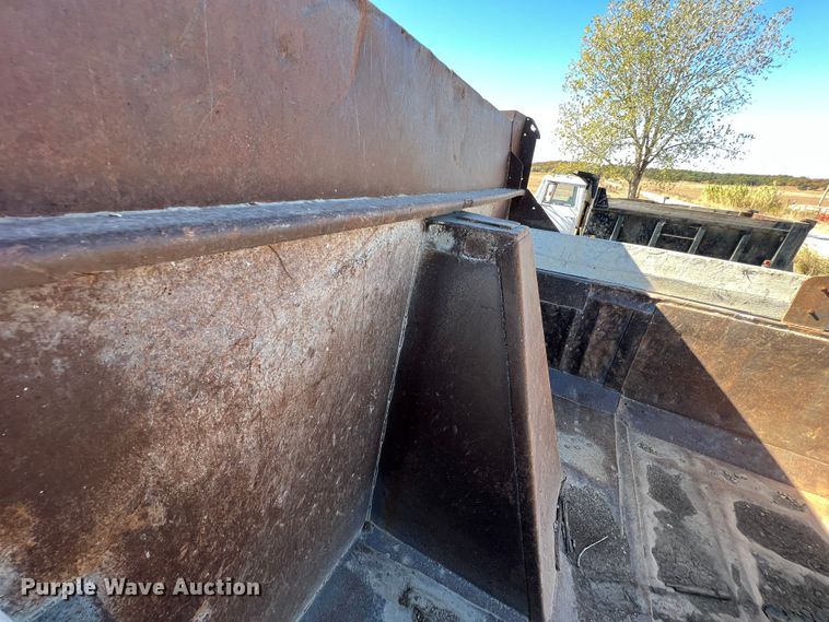 image for item KF9861 1987 Ford L8000  dump truck