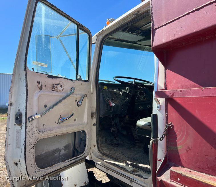 image for item KF9861 1987 Ford L8000  dump truck