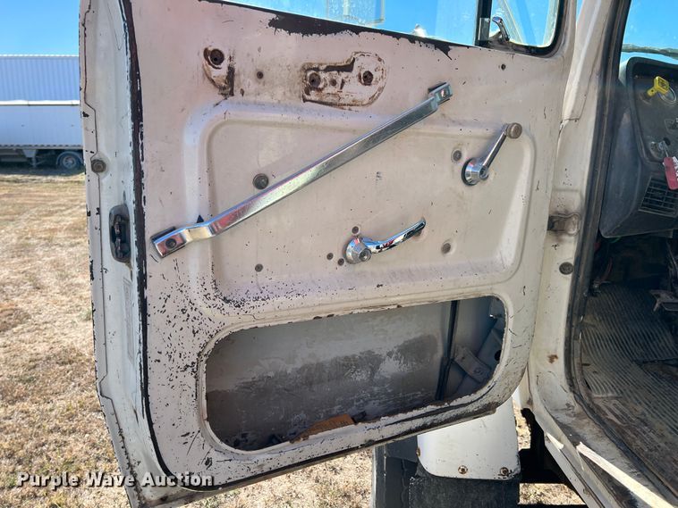 image for item KF9861 1987 Ford L8000  dump truck