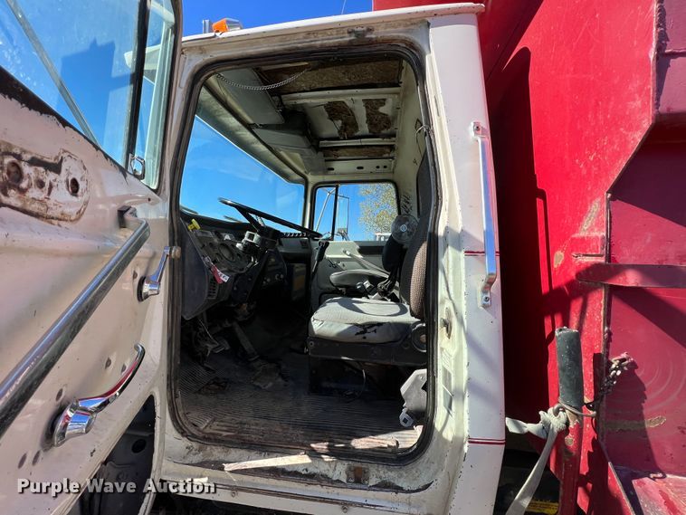 image for item KF9861 1987 Ford L8000  dump truck