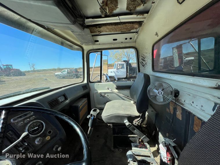 image for item KF9861 1987 Ford L8000  dump truck