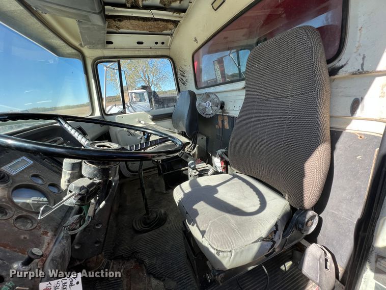 image for item KF9861 1987 Ford L8000  dump truck