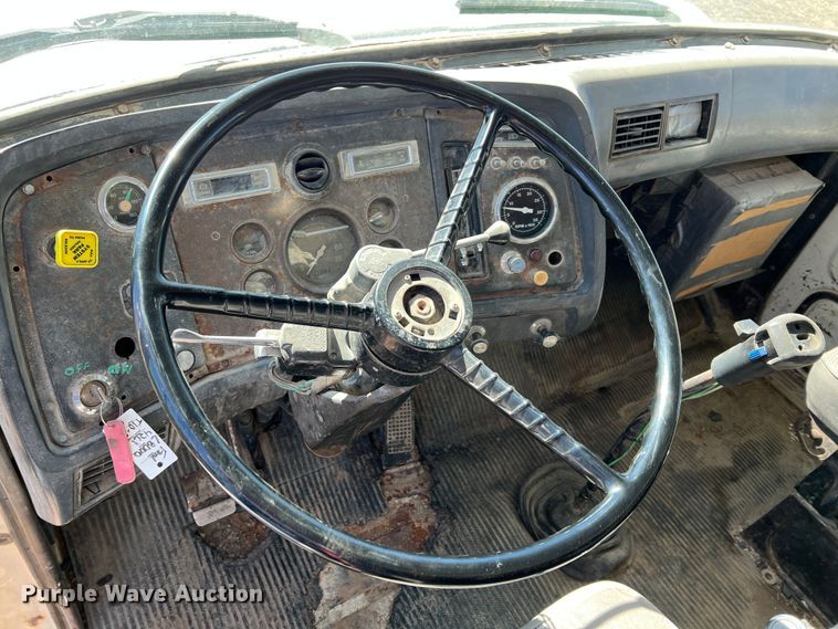 image for item KF9861 1987 Ford L8000  dump truck