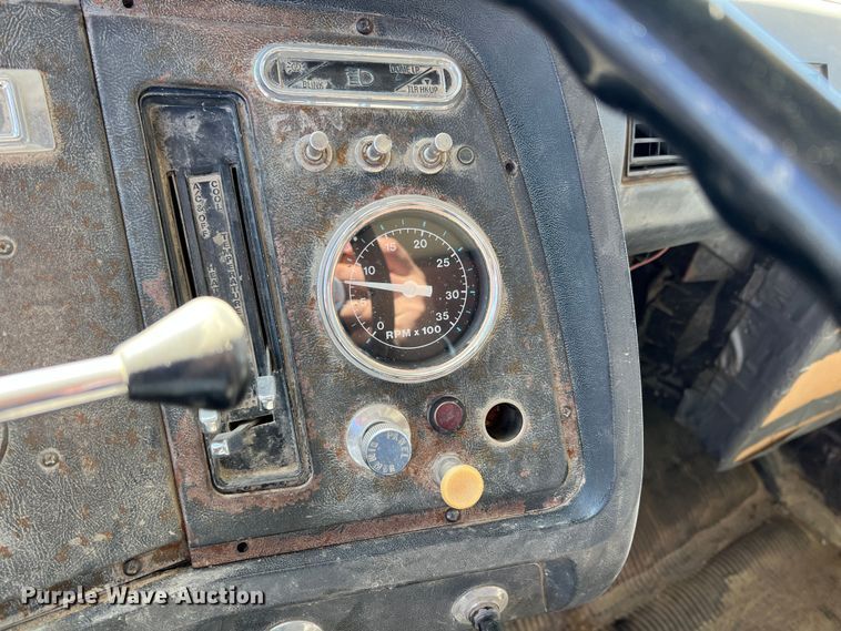 image for item KF9861 1987 Ford L8000  dump truck