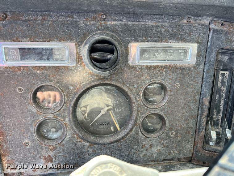 image for item KF9861 1987 Ford L8000  dump truck