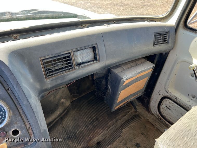 image for item KF9861 1987 Ford L8000  dump truck