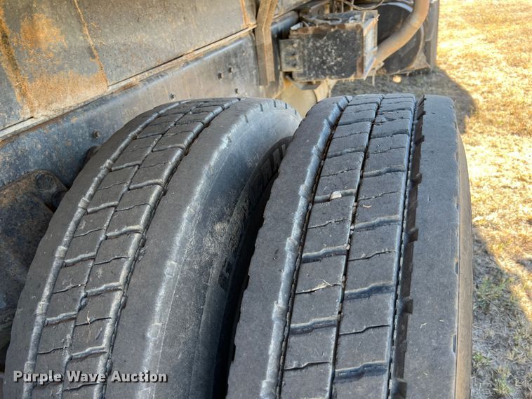 image for item KF9861 1987 Ford L8000  dump truck