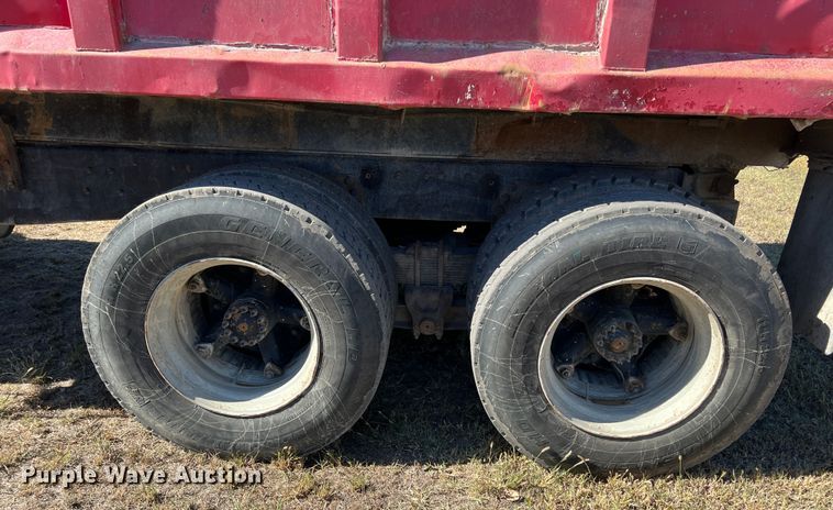 image for item KF9861 1987 Ford L8000  dump truck