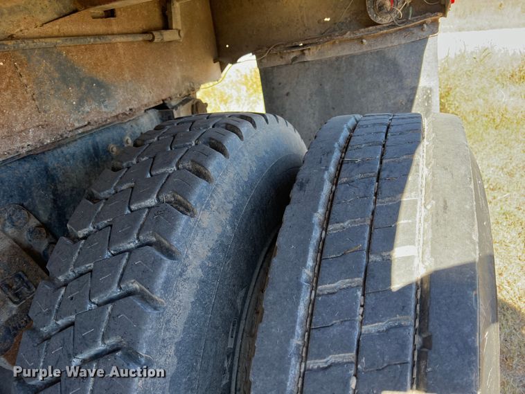 image for item KF9861 1987 Ford L8000  dump truck