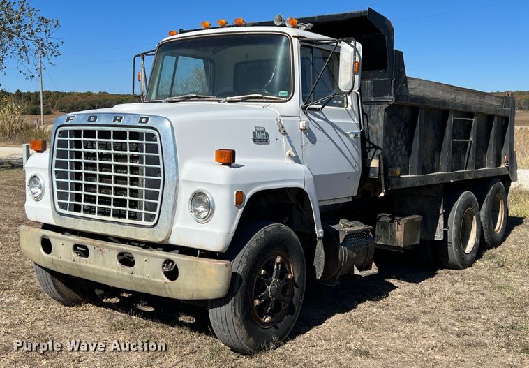 image for item KF9862 1984 Ford L8000  dump truck