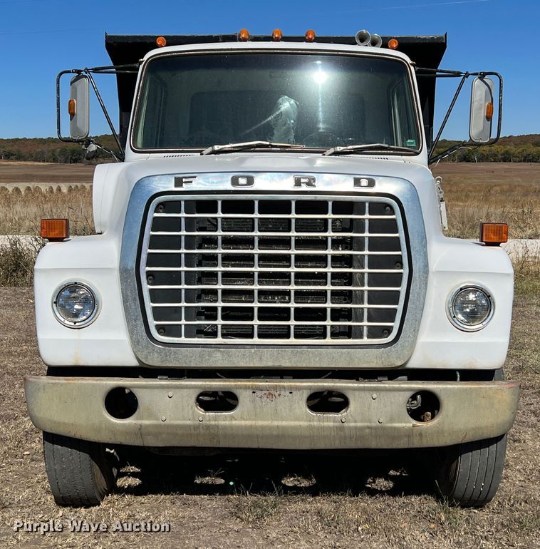 image for item KF9862 1984 Ford L8000  dump truck
