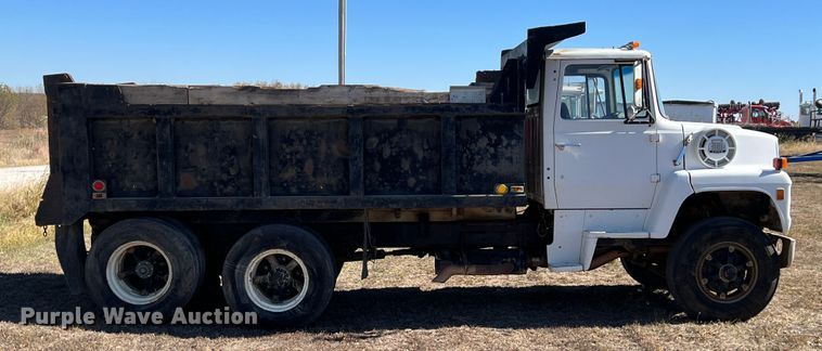 image for item KF9862 1984 Ford L8000  dump truck
