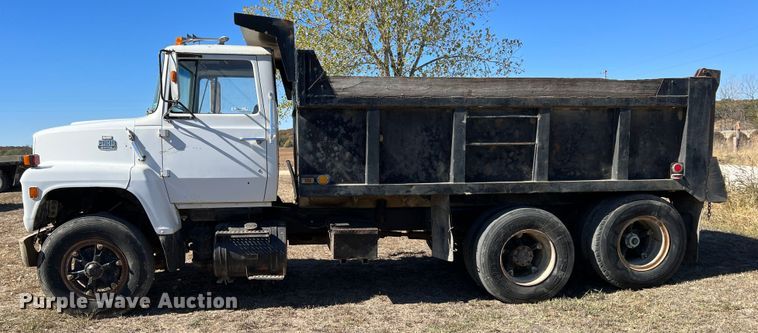 image for item KF9862 1984 Ford L8000  dump truck