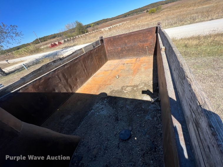 image for item KF9862 1984 Ford L8000  dump truck