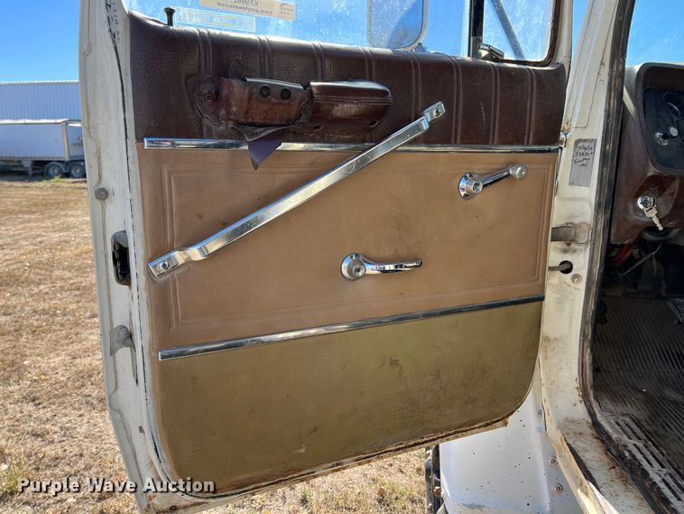 image for item KF9862 1984 Ford L8000  dump truck