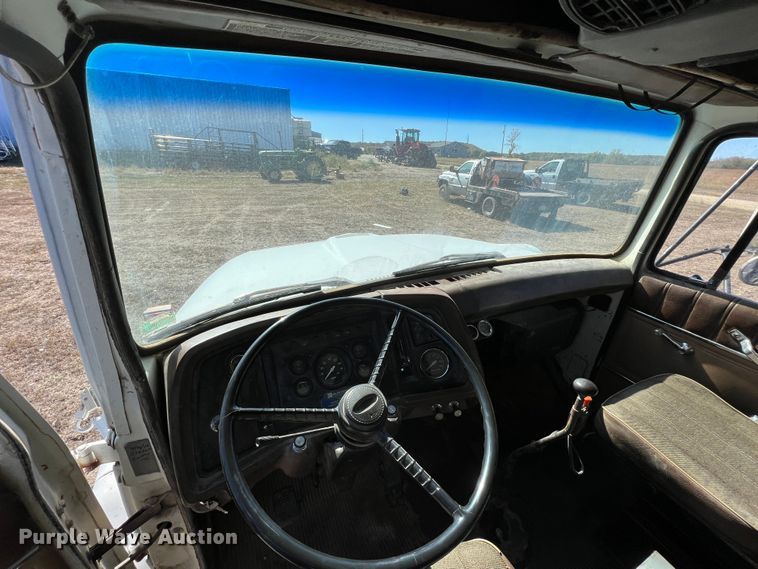 image for item KF9862 1984 Ford L8000  dump truck