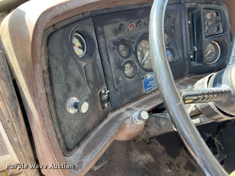 image for item KF9862 1984 Ford L8000  dump truck