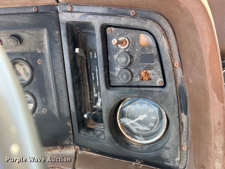 image for item KF9862 1984 Ford L8000  dump truck