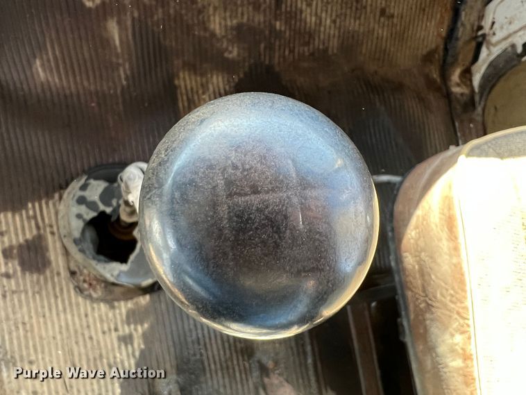 image for item KF9862 1984 Ford L8000  dump truck