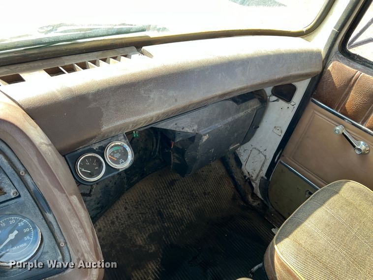 image for item KF9862 1984 Ford L8000  dump truck