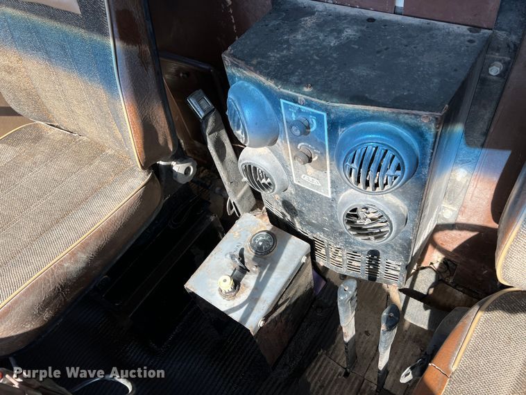 image for item KF9862 1984 Ford L8000  dump truck