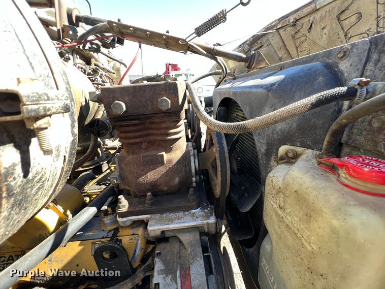 image for item KF9862 1984 Ford L8000  dump truck