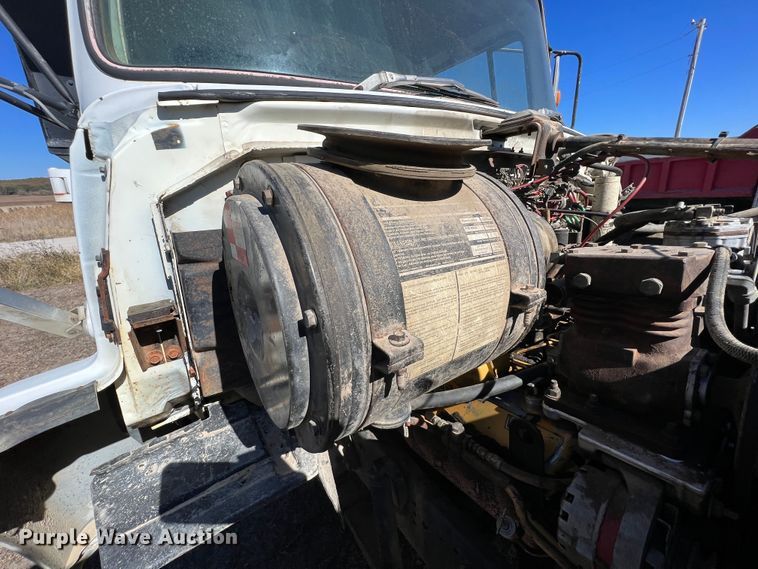 image for item KF9862 1984 Ford L8000  dump truck