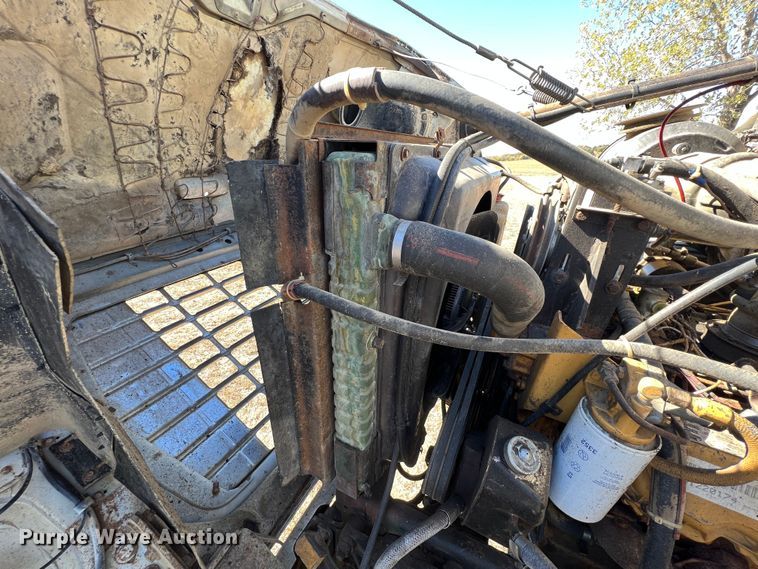 image for item KF9862 1984 Ford L8000  dump truck