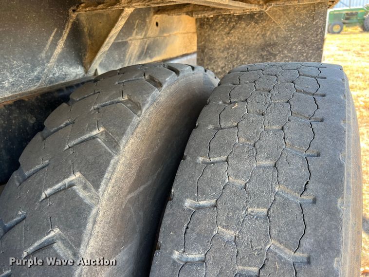 image for item KF9862 1984 Ford L8000  dump truck