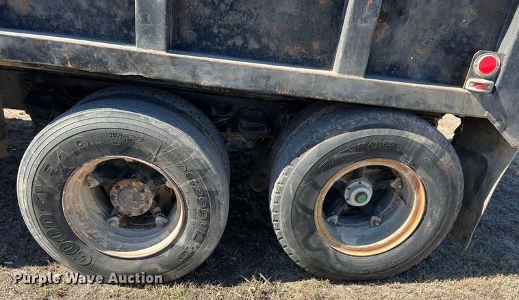 image for item KF9862 1984 Ford L8000  dump truck