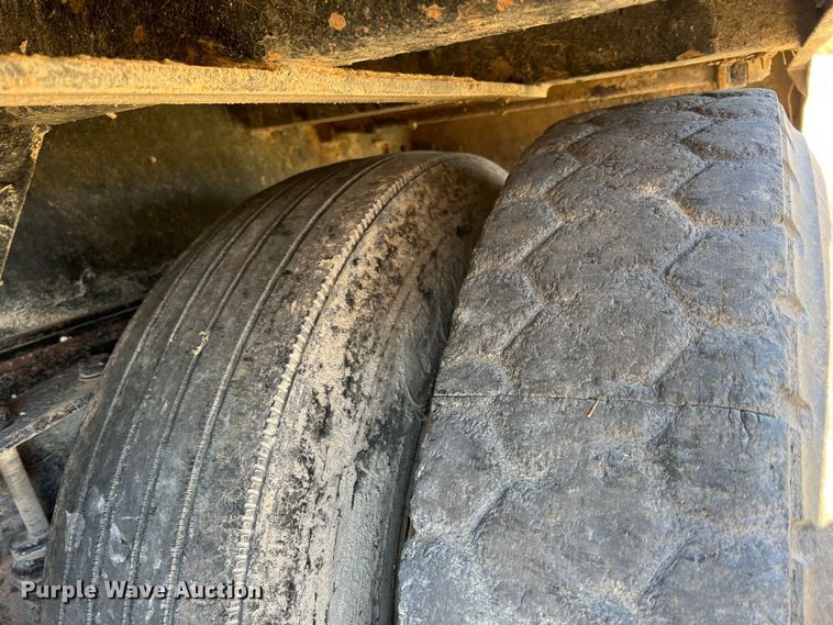 image for item KF9862 1984 Ford L8000  dump truck