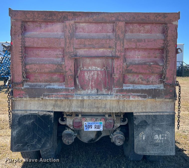 image for item KF9863 1992 Ford L8000  dump truck