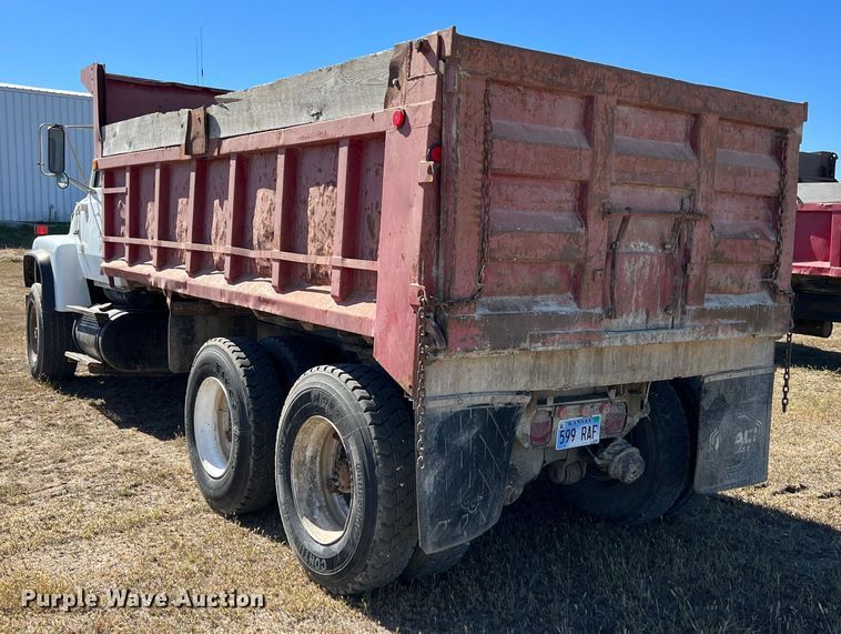 image for item KF9863 1992 Ford L8000  dump truck