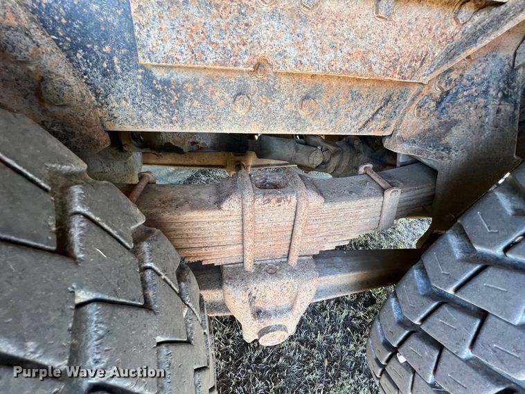 image for item KF9863 1992 Ford L8000  dump truck