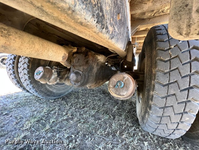 image for item KF9863 1992 Ford L8000  dump truck