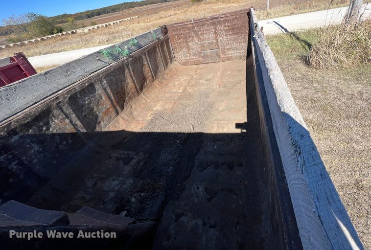 image for item KF9863 1992 Ford L8000  dump truck