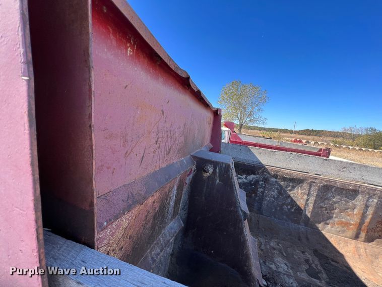 image for item KF9863 1992 Ford L8000  dump truck