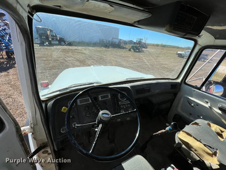 image for item KF9863 1992 Ford L8000  dump truck