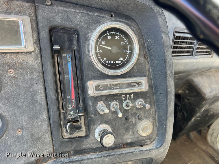 image for item KF9863 1992 Ford L8000  dump truck