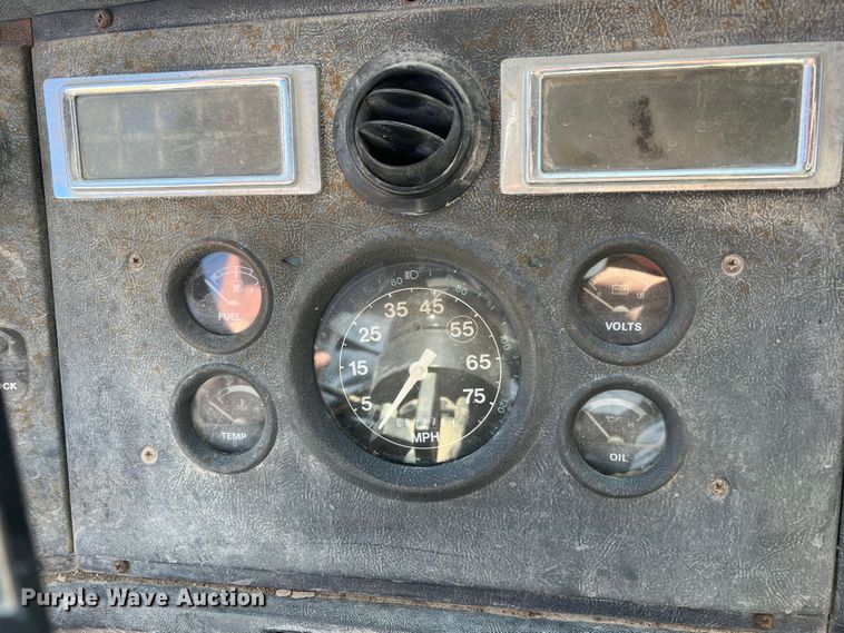 image for item KF9863 1992 Ford L8000  dump truck