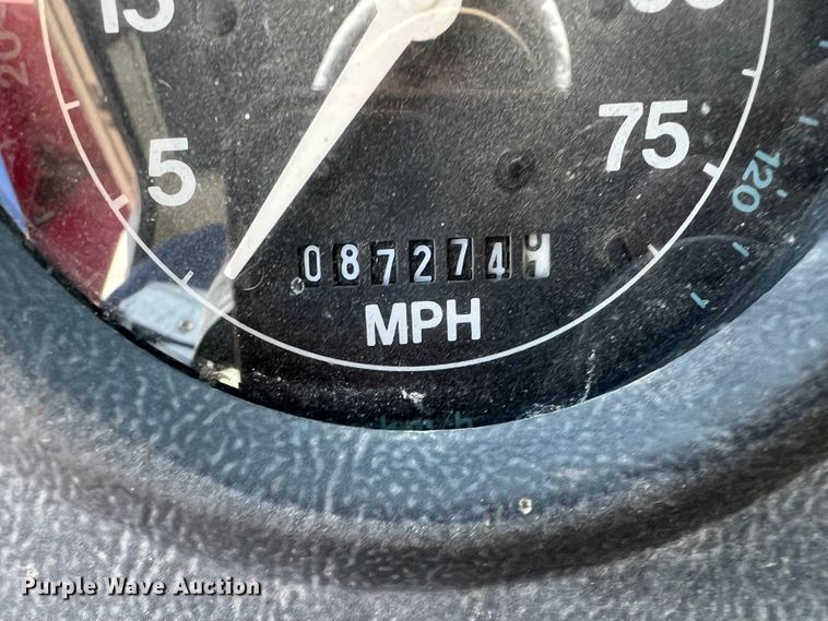 image for item KF9863 1992 Ford L8000  dump truck