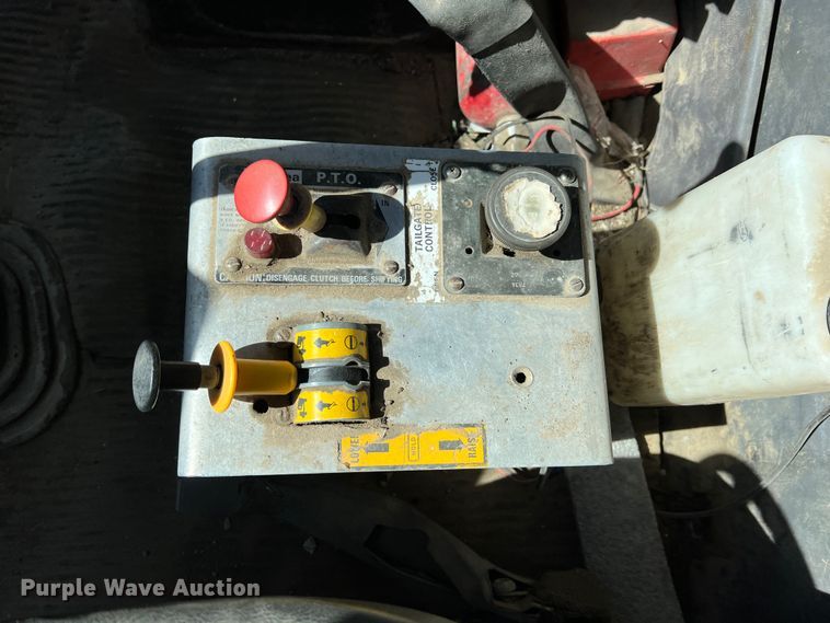 image for item KF9863 1992 Ford L8000  dump truck