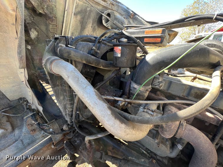 image for item KF9863 1992 Ford L8000  dump truck