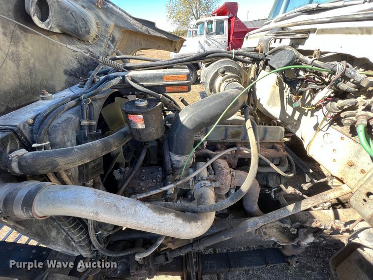 image for item KF9863 1992 Ford L8000  dump truck