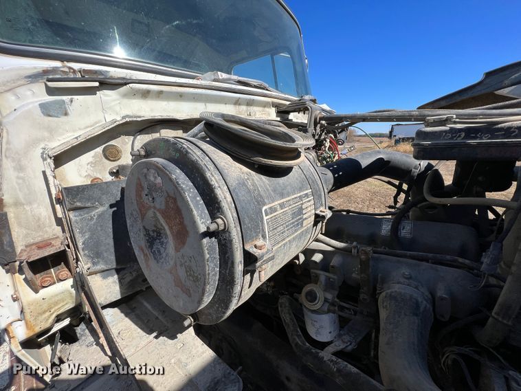 image for item KF9863 1992 Ford L8000  dump truck